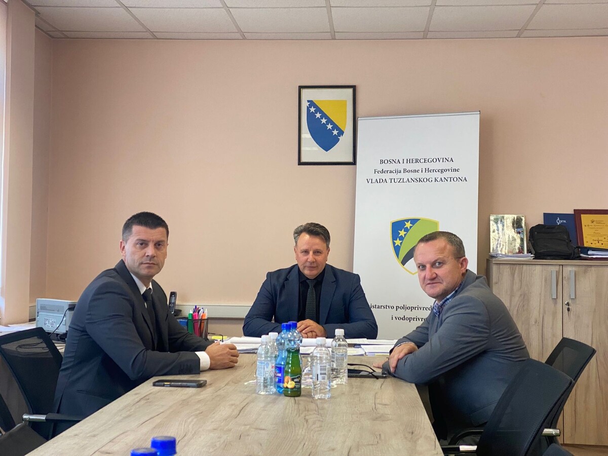 1758812426_68d5590aec457