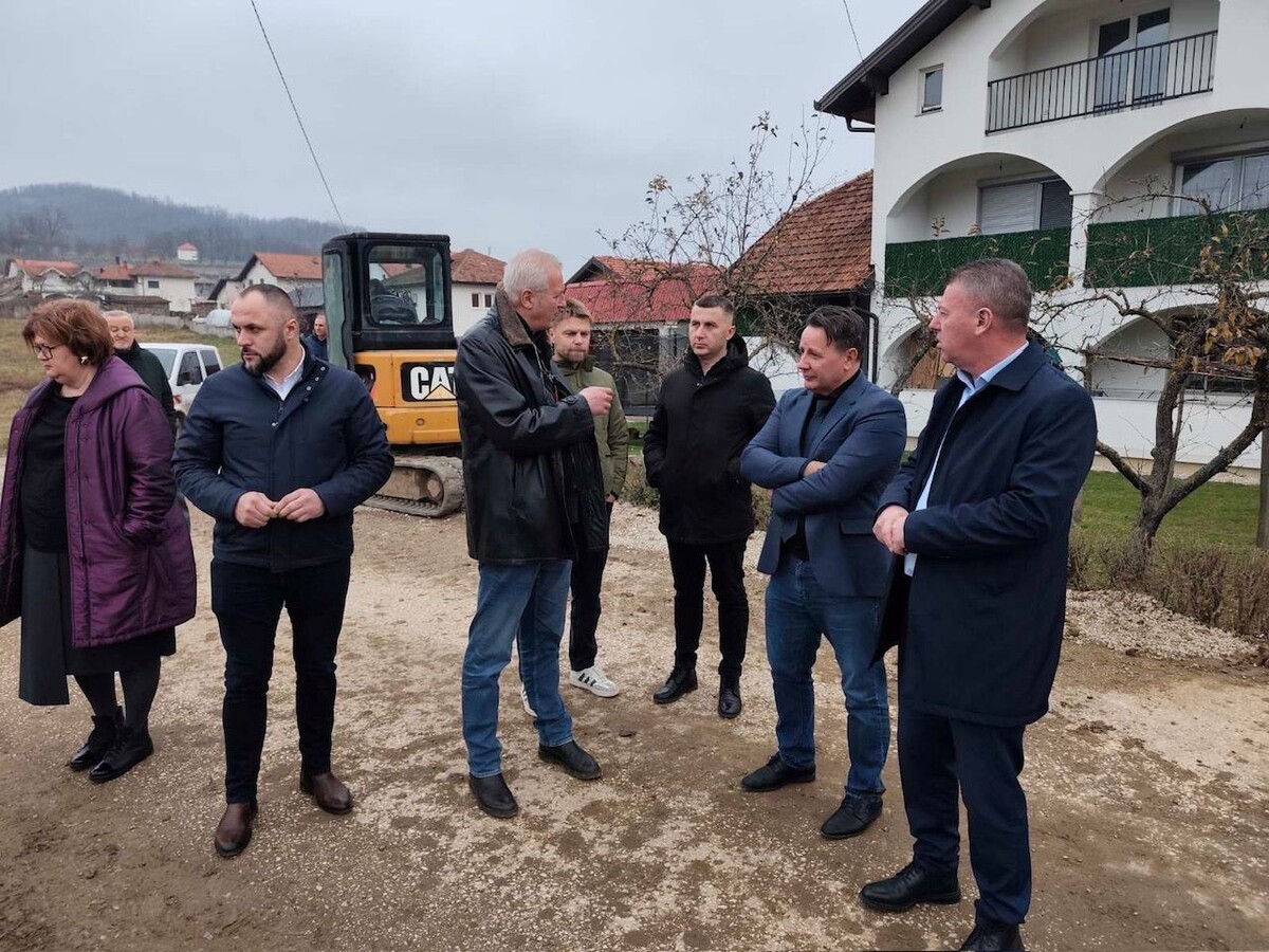 1766502379_694aafeb141e3